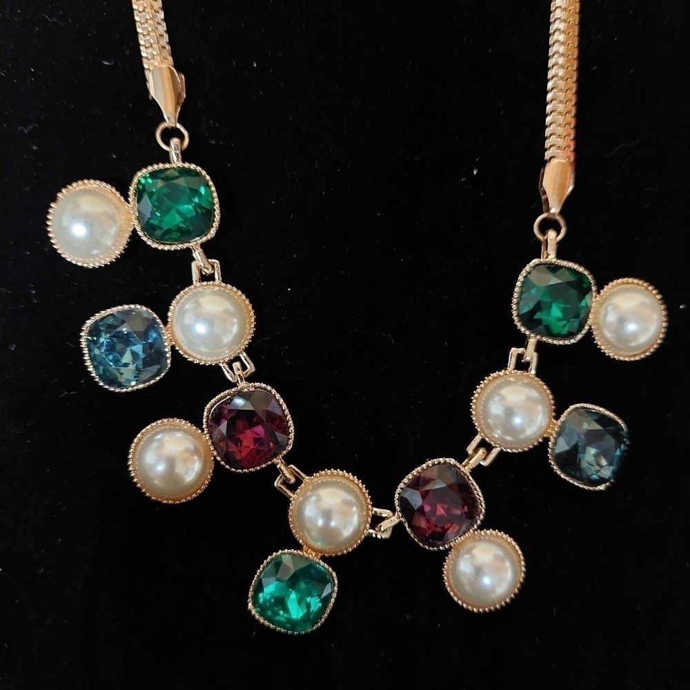 Multicolored Rhinestone Necklace - Picture 3 of 4
